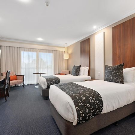 Quality Hotel Taylors Lakes Экстерьер фото