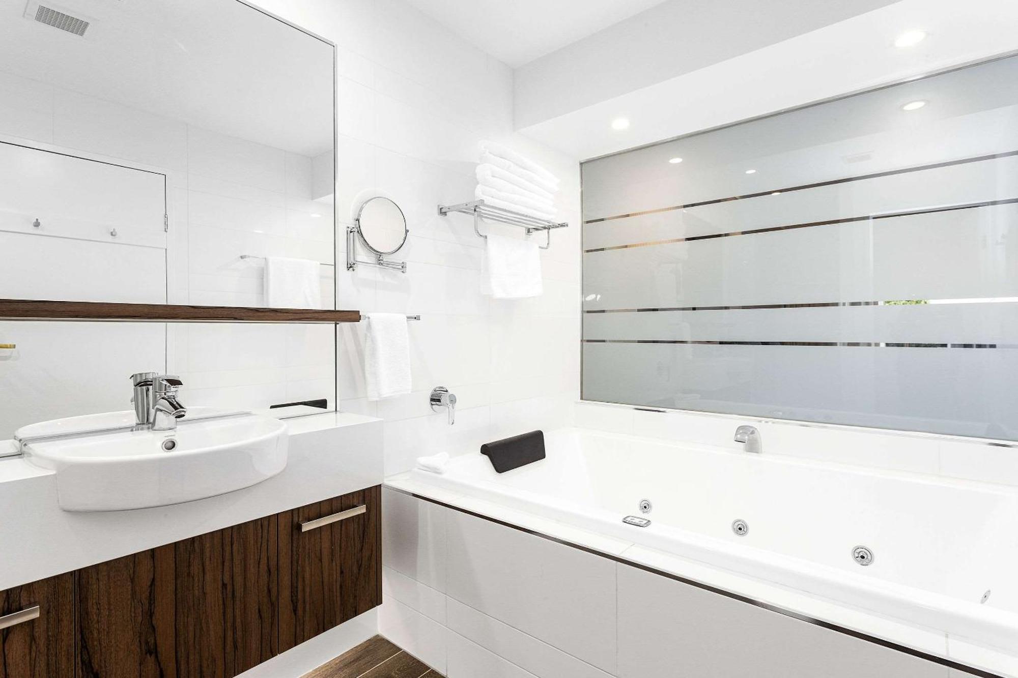 Quality Hotel Taylors Lakes Экстерьер фото