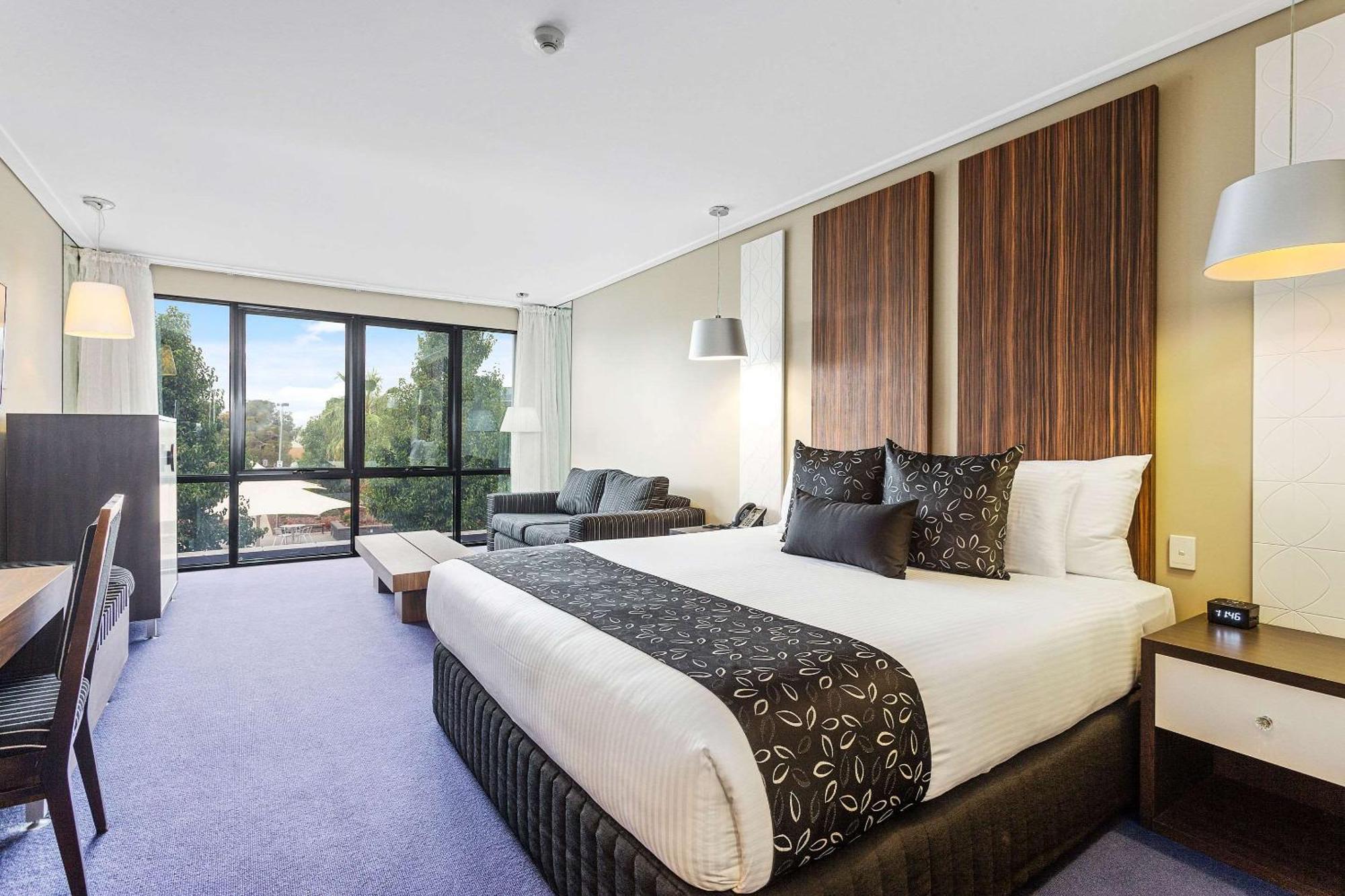 Quality Hotel Taylors Lakes Экстерьер фото