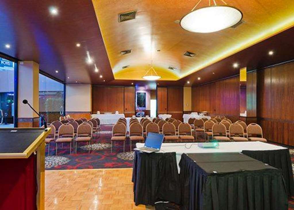 Quality Hotel Taylors Lakes Удобства фото