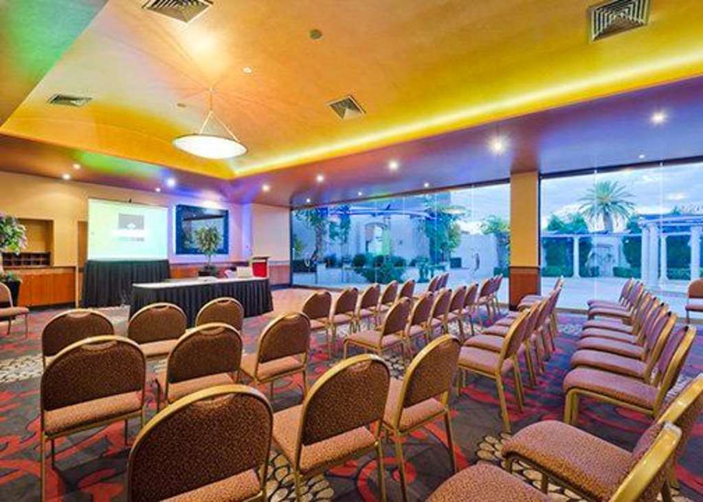 Quality Hotel Taylors Lakes Удобства фото