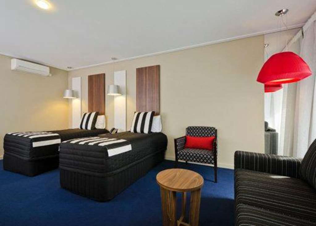 Quality Hotel Taylors Lakes Номер фото