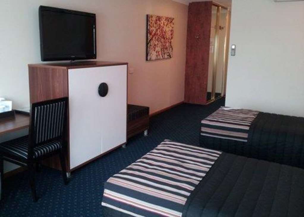 Quality Hotel Taylors Lakes Номер фото