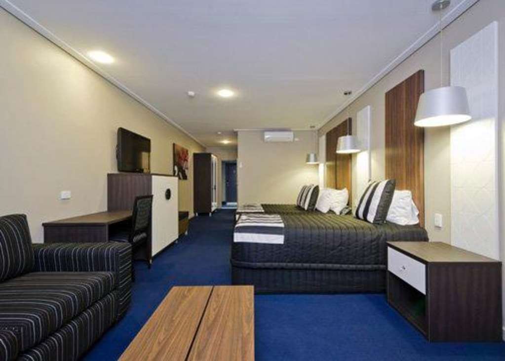 Quality Hotel Taylors Lakes Номер фото