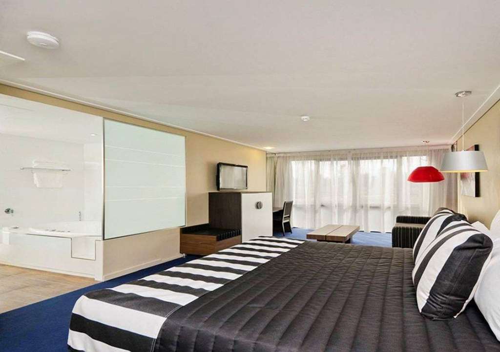 Quality Hotel Taylors Lakes Номер фото