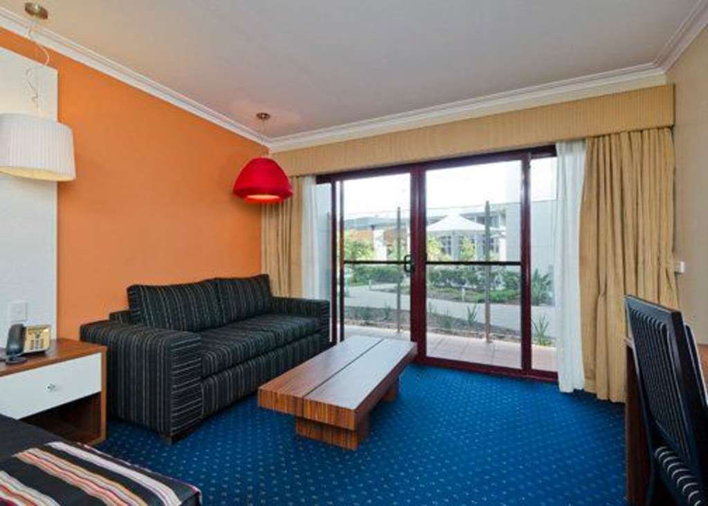 Quality Hotel Taylors Lakes Номер фото