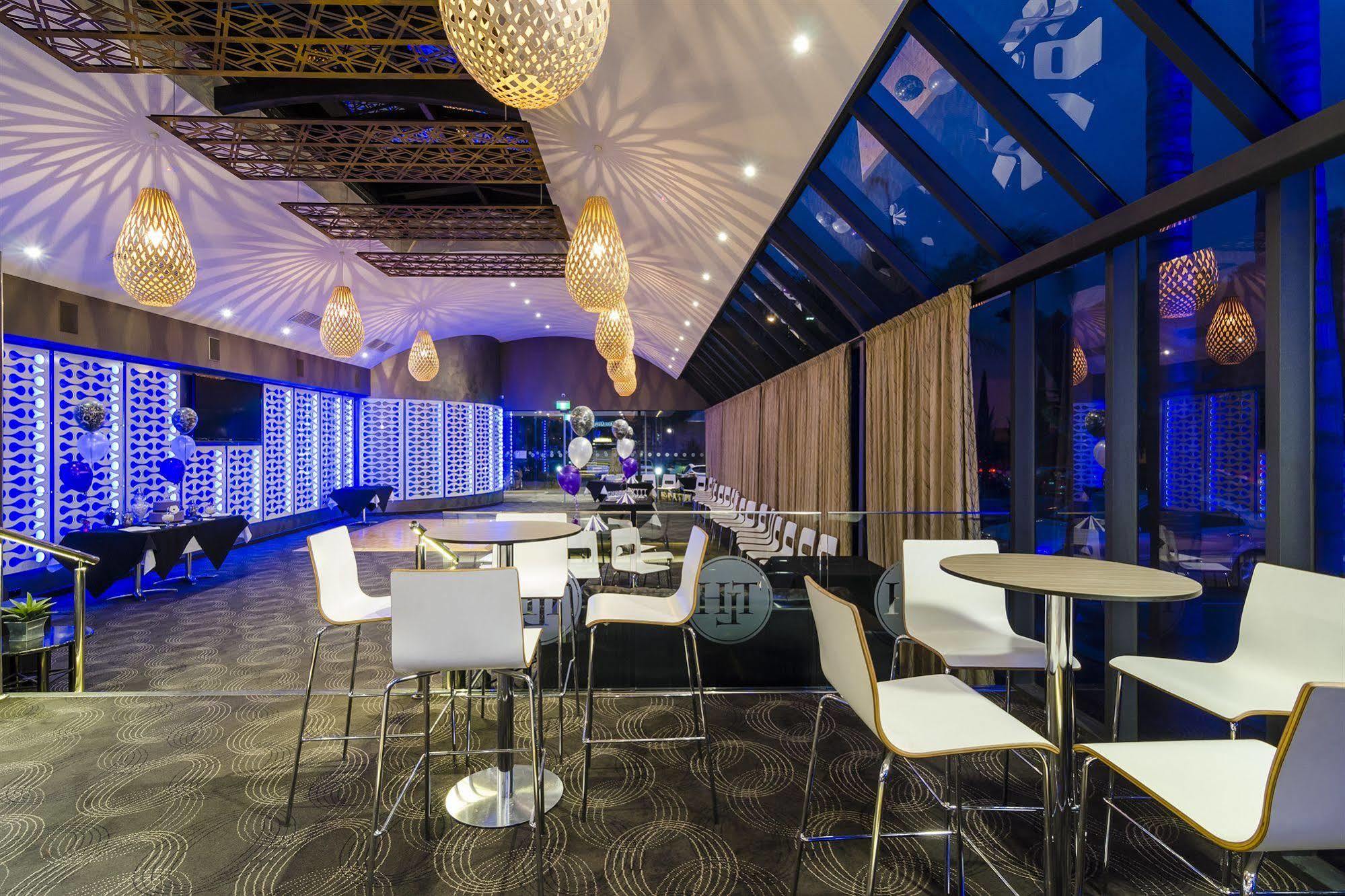 Quality Hotel Taylors Lakes Экстерьер фото