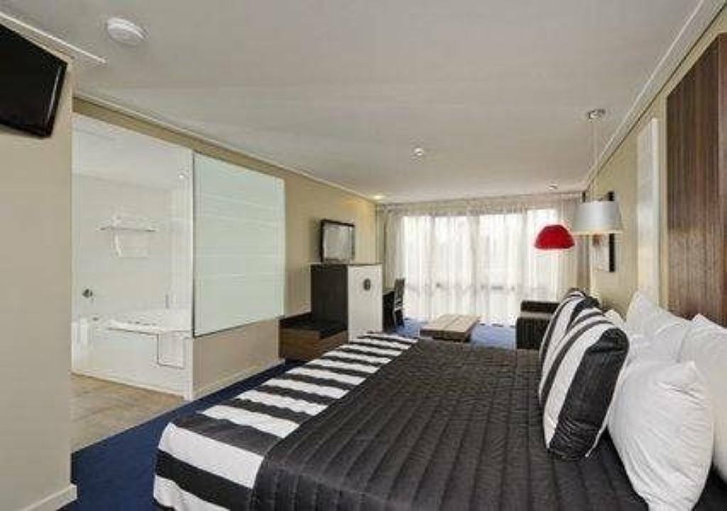 Quality Hotel Taylors Lakes Экстерьер фото