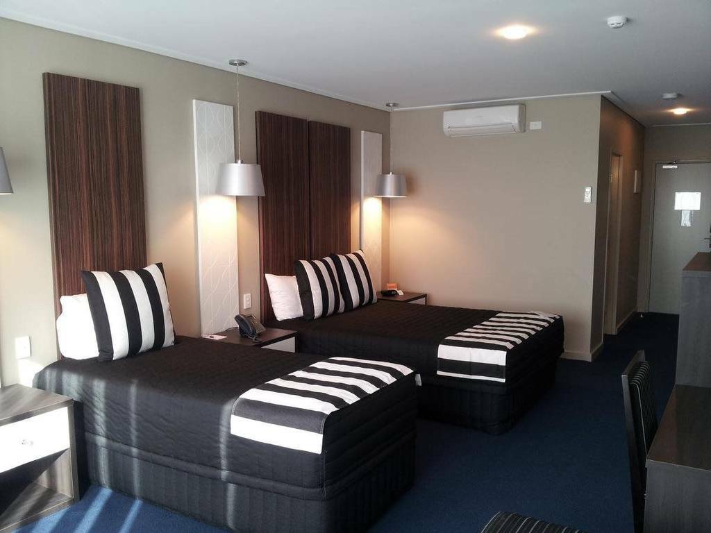 Quality Hotel Taylors Lakes Экстерьер фото